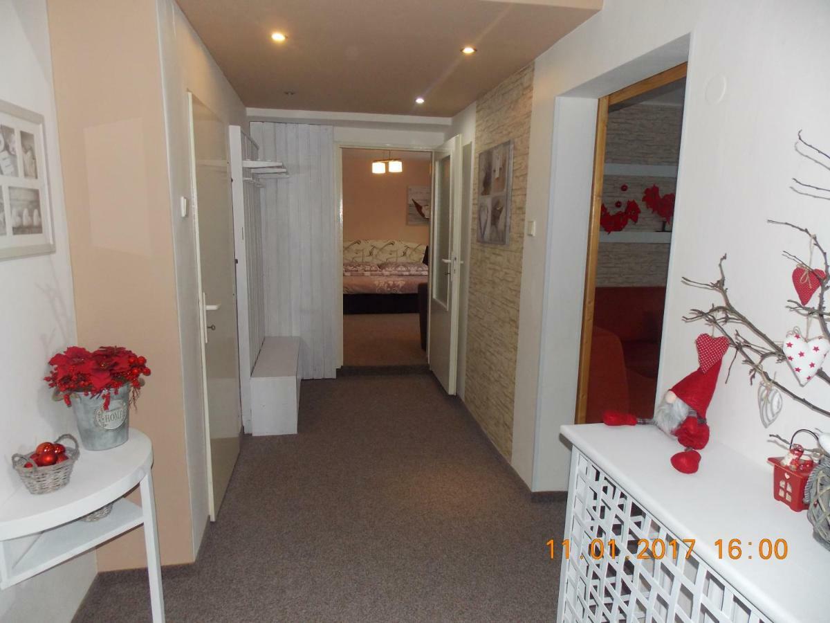 Liptovský Mikuláš Apartman Jas מראה חיצוני תמונה